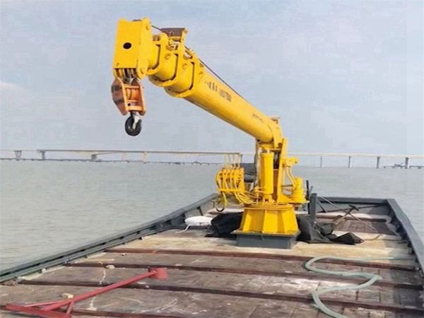 湖南岳阳船用起重机公司船用起重机节省人力和空间